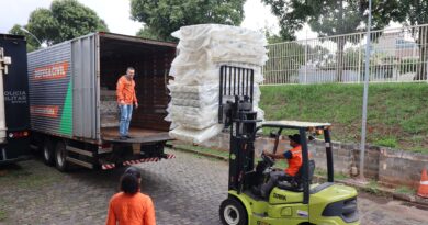 Defesa Civil do Paraná manda caminhão com 150 colchões e cestas básicas para Guaratuba Foto: Geraldo Bubniak/AEN